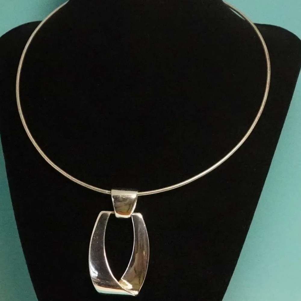 Silver Liz Claiborne Liz & Co Coil Collar Necklace with Pendant 15" jewelry - Picture 4 of 13